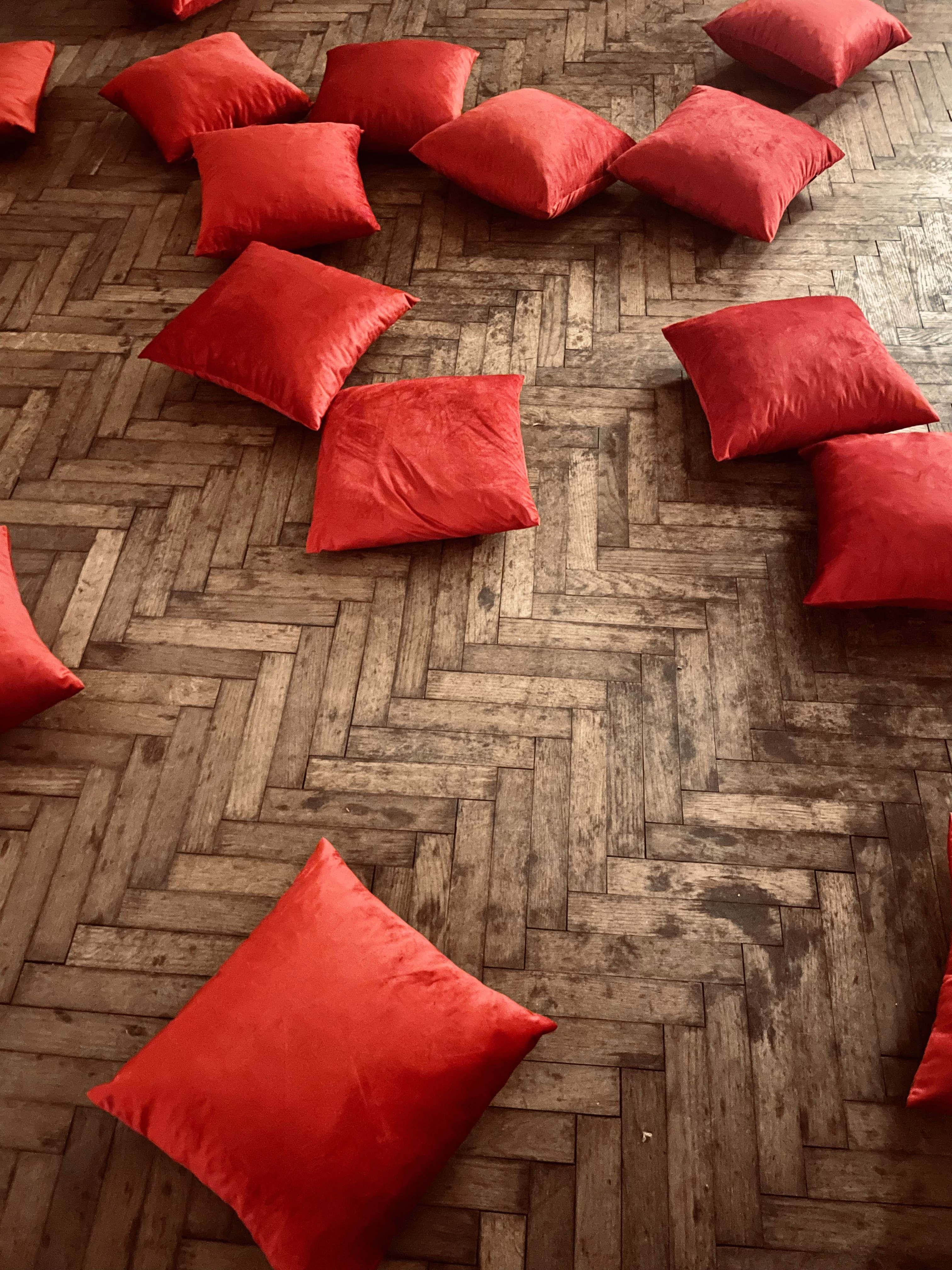 red pillows 17